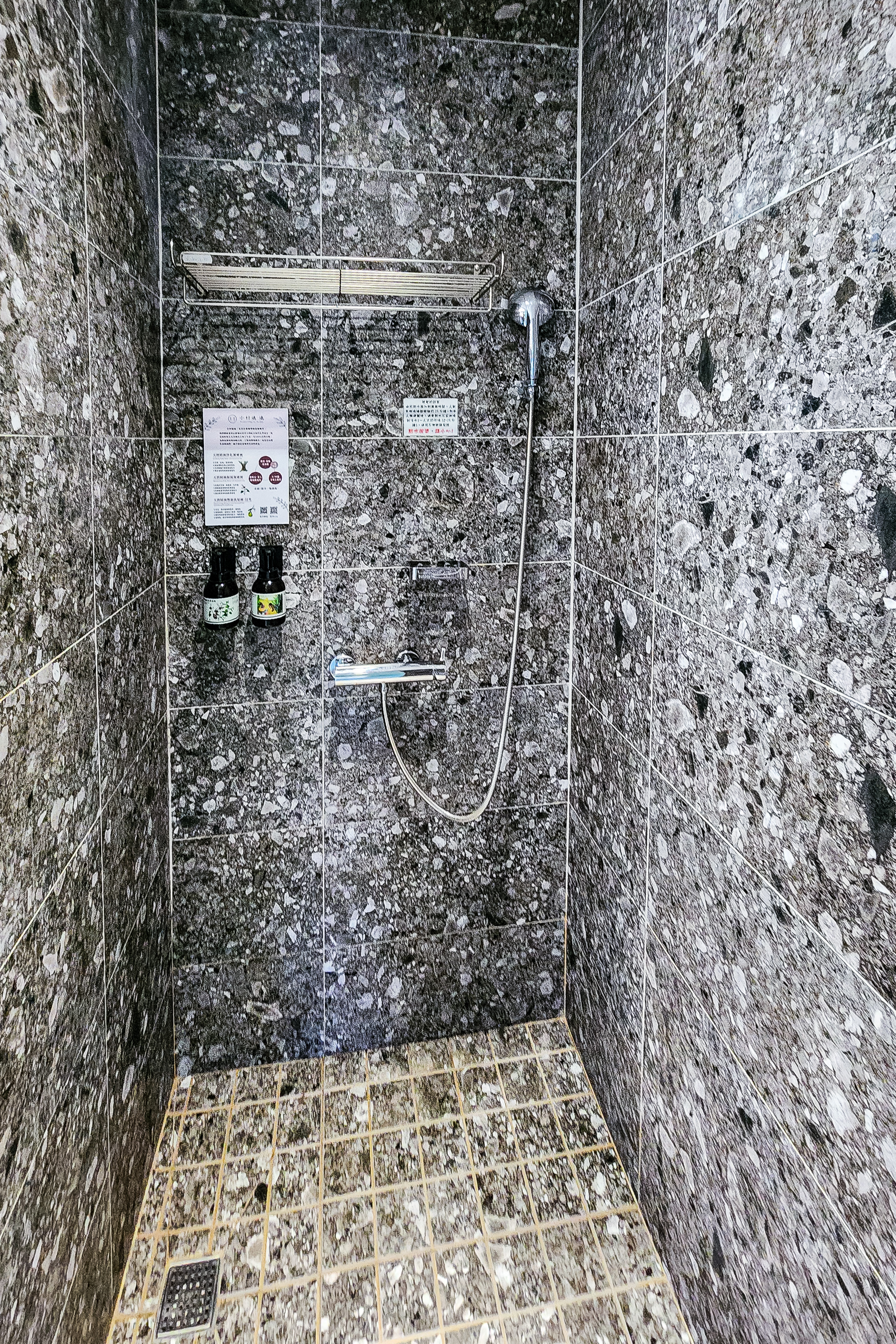 茶田關舍 貳館中的「茶月山景雙人房」客房 第6張照片