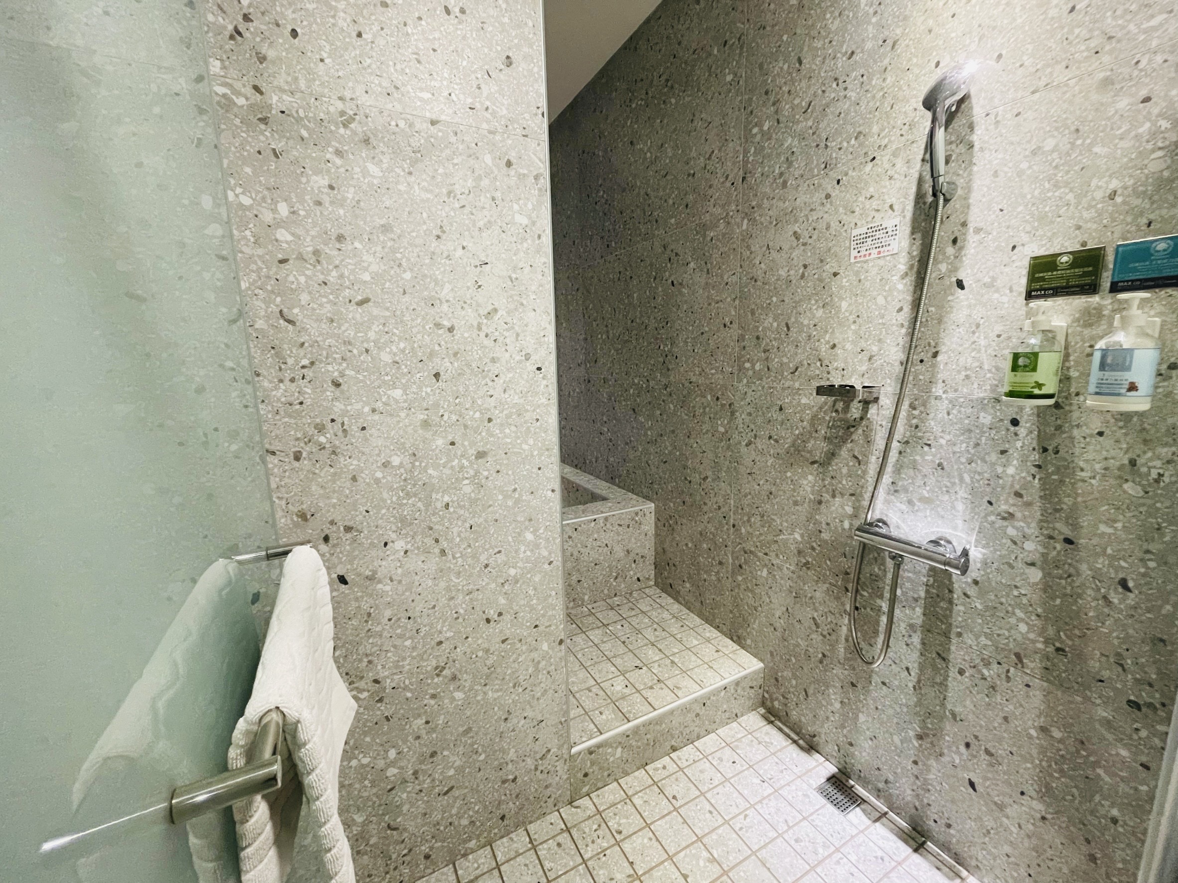 茶田關舍 貳館中的「茶水湯屋親子房」客房 第6張照片